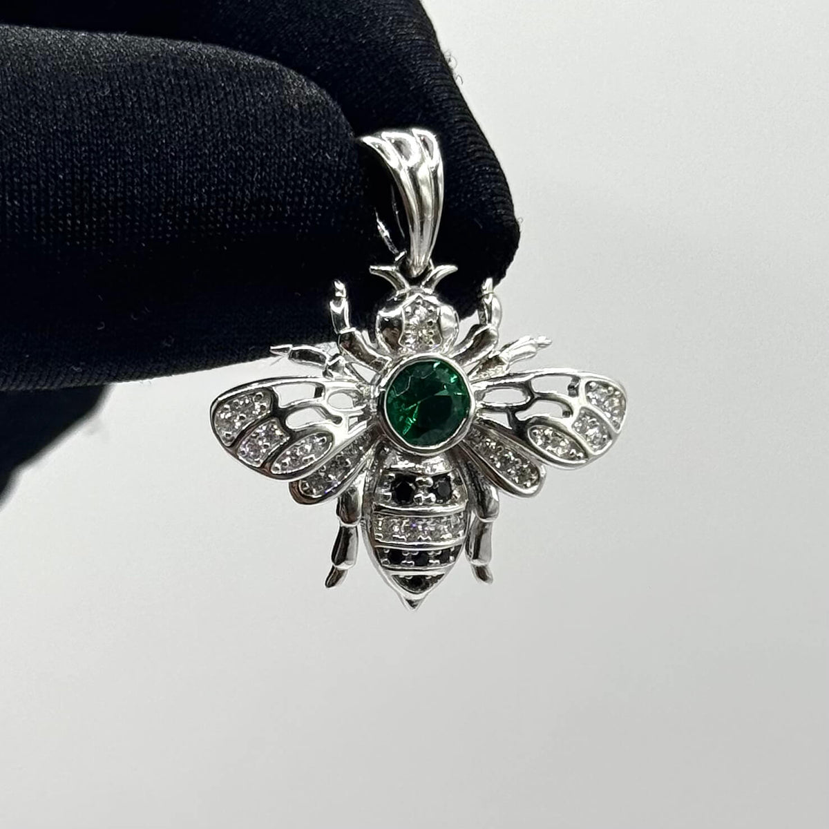 Bee Emerald Ice