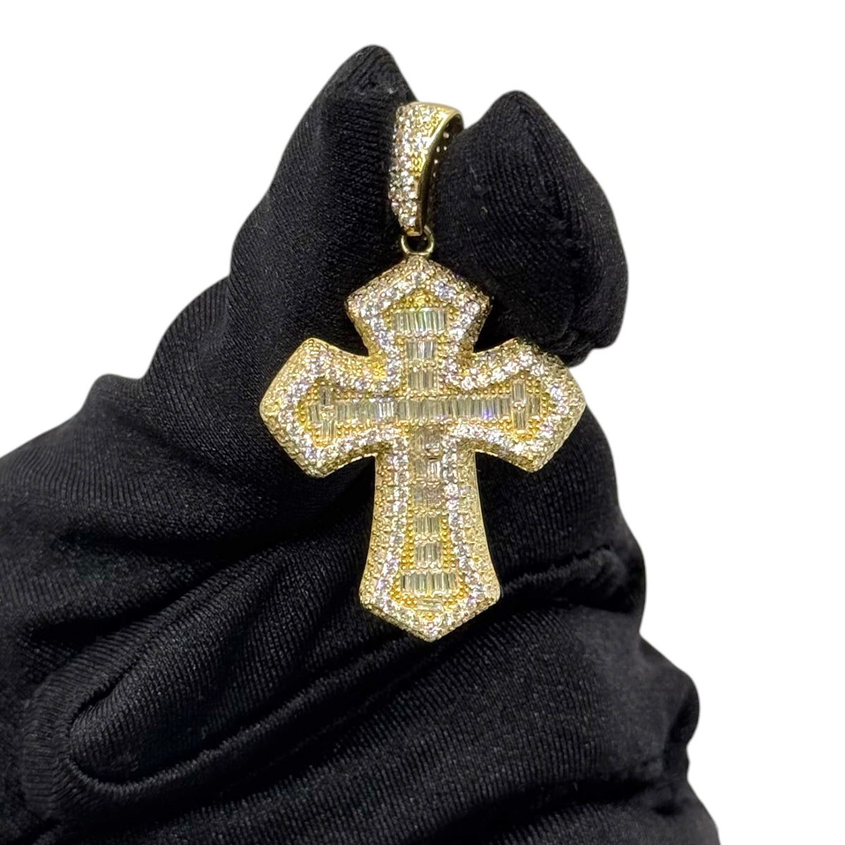 Cruz Imperial Baguette Pavé en Oro 10k