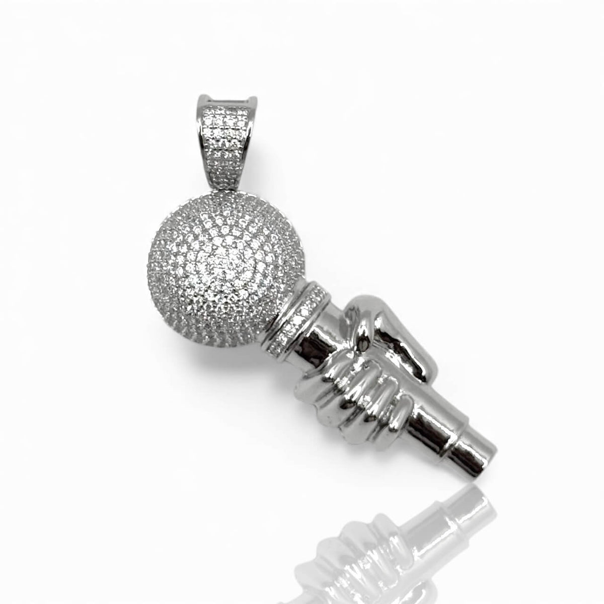 Dije Mic On Stage