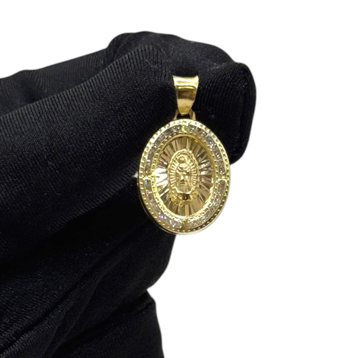 Virgen de Guadalupe Oval con Zirconias Premium Oro 10k