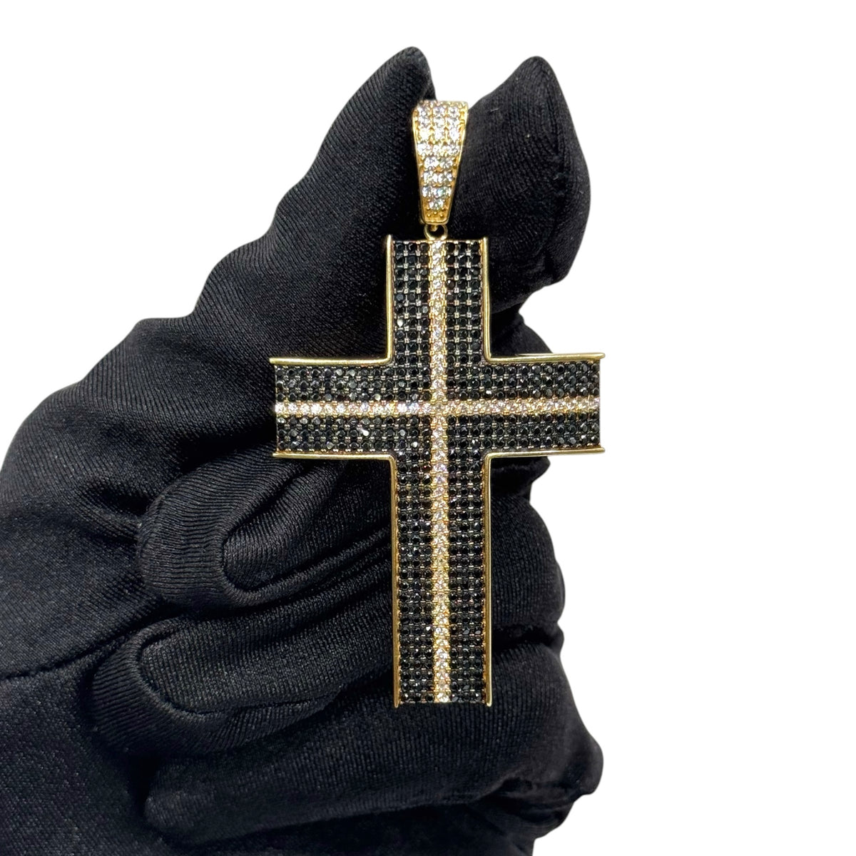 Cruz Imperial Black Pavé en Oro 10k