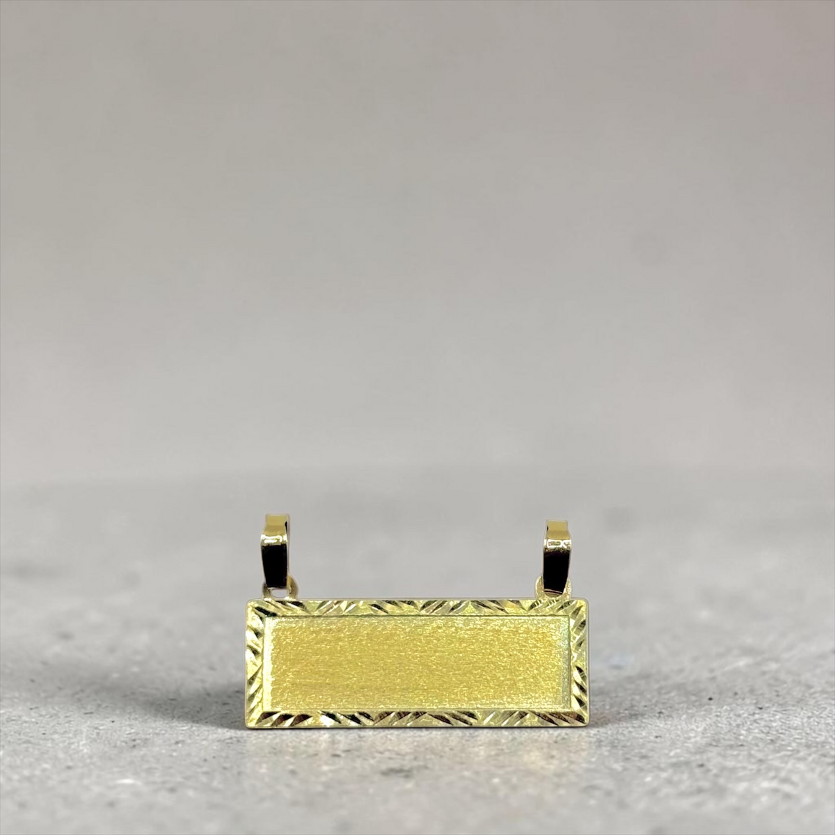 Placa Personalizable en Oro 10k (Incluye nombre)